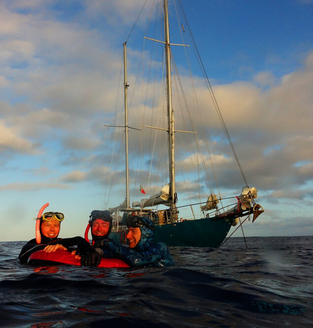 apnéistes et Djelali voilier